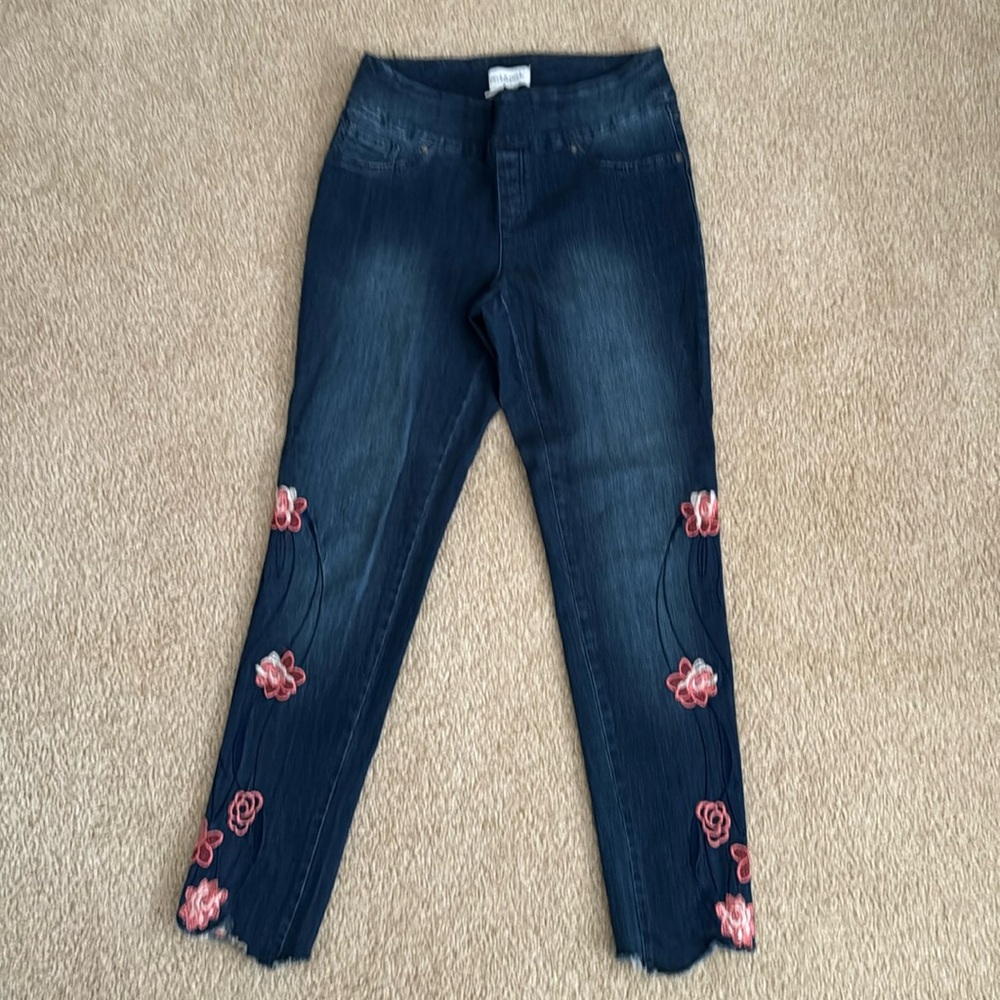 Peck&Peck Jeans with flower detail on the legs size 6 skinny